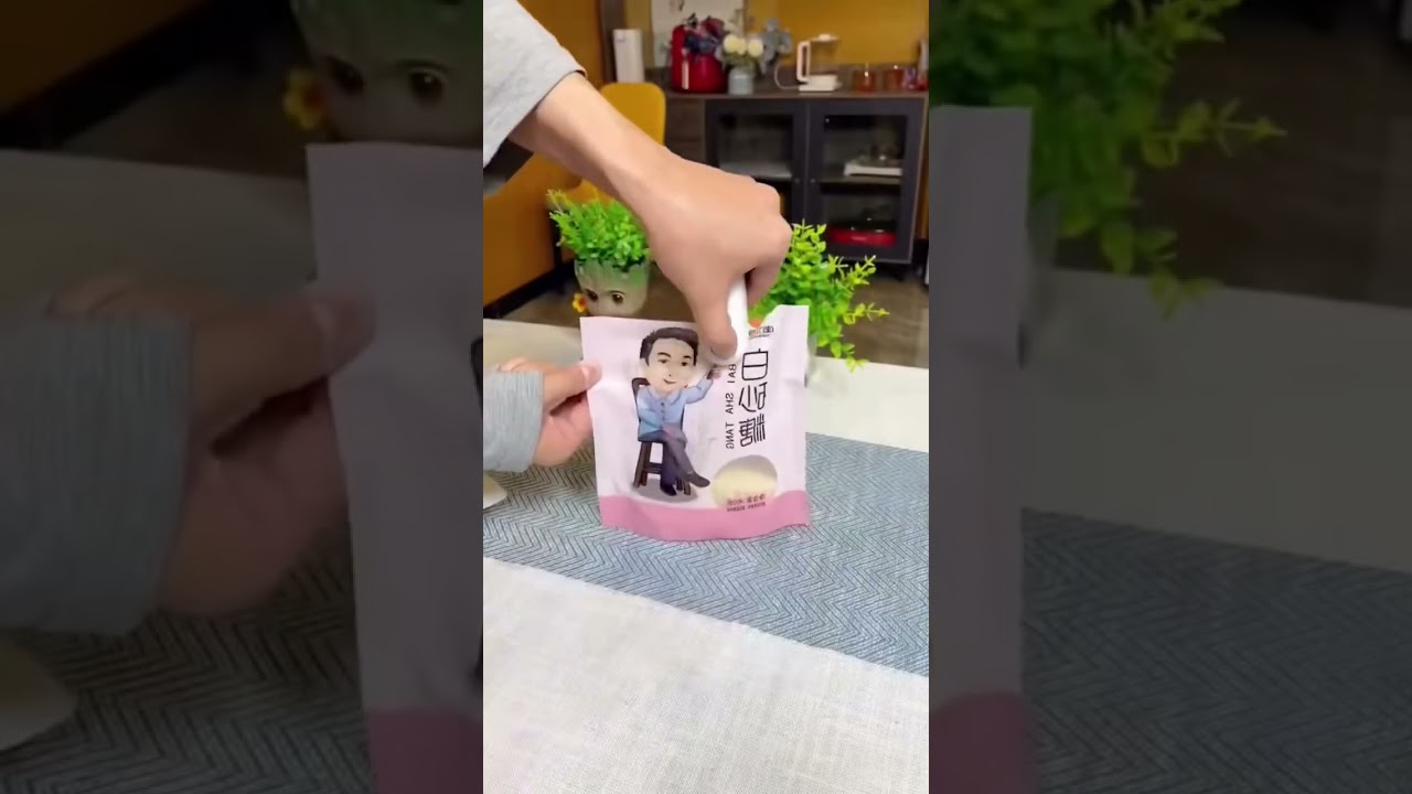 Mini plastic bag sealer.Locks in freshness with a simple press 