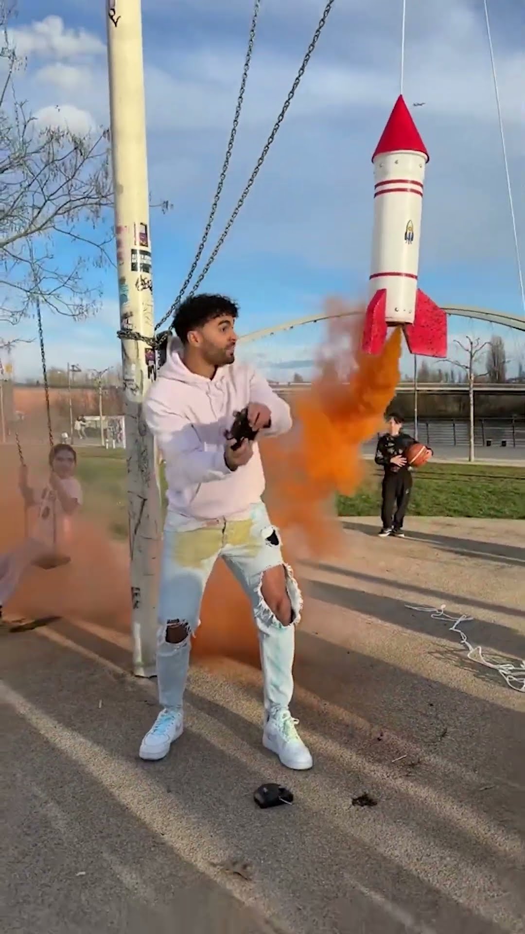 Episode of PhotoVideos: Aiming for the moon ??