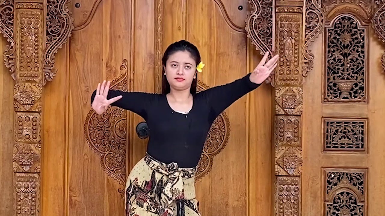 10 GERAKAN DASAR TARI BALI YANG HARUS DIKUASAI
