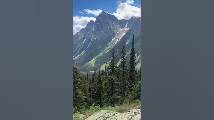 🏔️ Did you know there’s TWO Glacier National Parks? 📍Glacier National Park, British Columbia