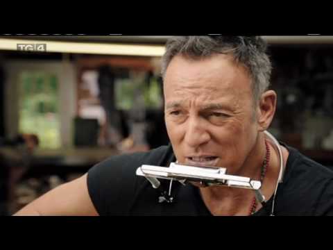 Bruce Springsteen - The River (acoustic with song explanation by Bruce)
