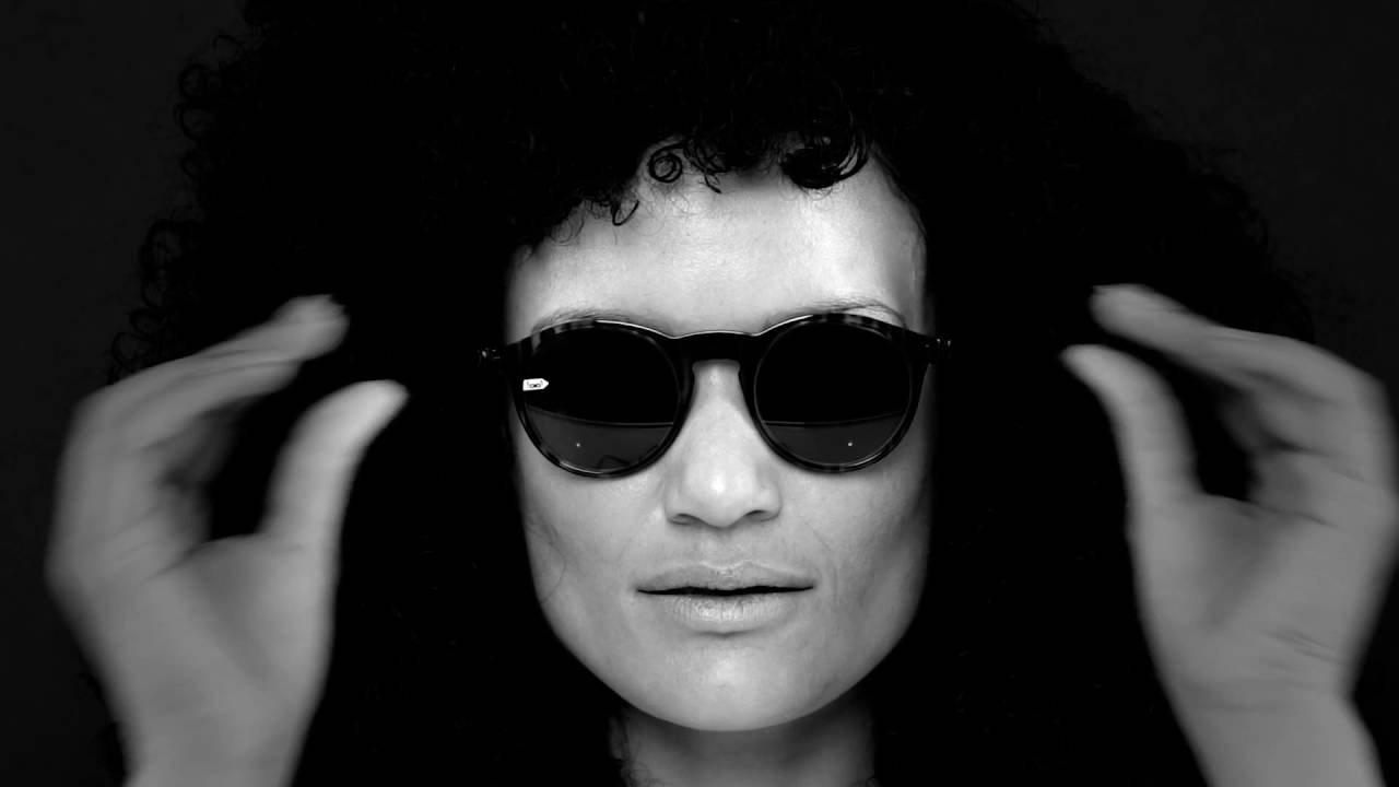 Wie entwerfe ich eine Brille? | ROBERT LA ROCHE Ausstellungsgespräch