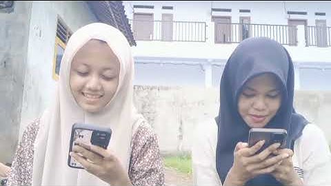 TUGAS KELOMPOK INFORMATIKA KELAS 10  -AKAN MENJELASKAN DAMPAK POSITIF DAN NEGATIF DARI MEDIA SOSIAL