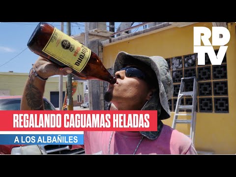 regalando-caguamas-heladas-a-los-alba-iles-youtube