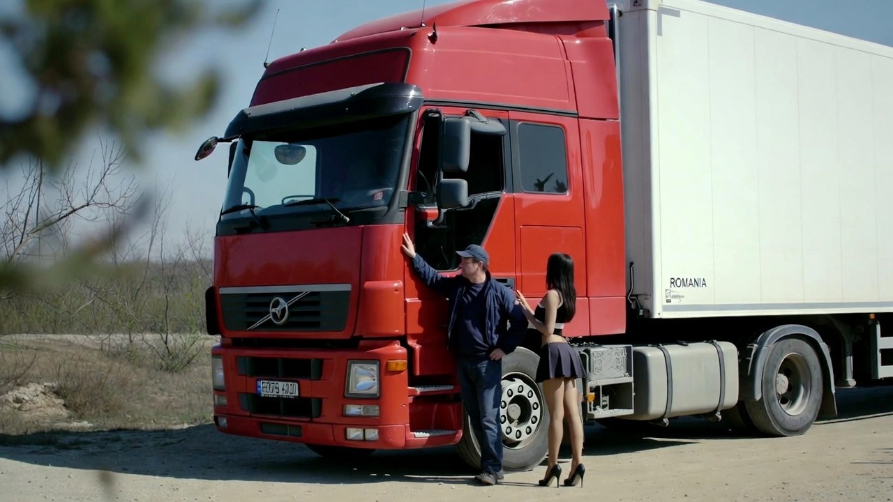 Mi-a spus că soțul ei vine în fiecare noapte. Dimineața mașina ei nu mai era acolo.