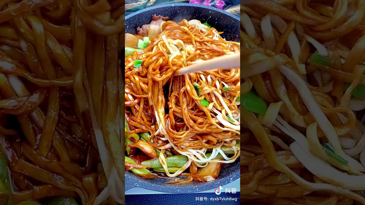 【Chinese food】My wife's favorite braised noodles with bean curd - YouTube