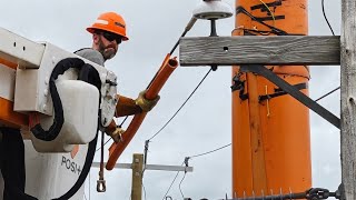 What's a "HOLD-OFF" on Powerlines ?