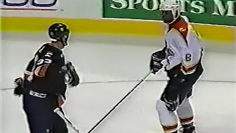 Eric Cairns vs Peter Worrell