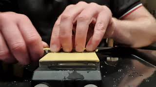 FROGGY SHAVE - Création d'un biseau sur rasoir coupe choux / Creating a straight razor bevel