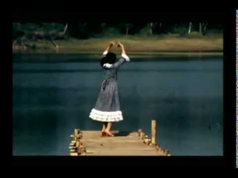Film Musikal Biarkan Bintang Menari part 1 A (The first Indonesian Musical movie)