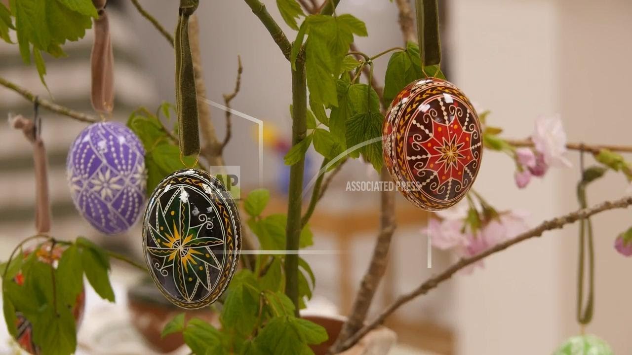 How to decorate a traditional Easter egg using wax and all natural dyes