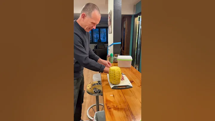 How to cut up a pineapple in 4 minutes