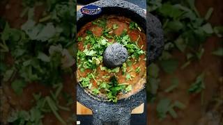 Salsa de cajete (molcajete) tradicional para unas picadas jarochas, el desayuno típico de Veracruz