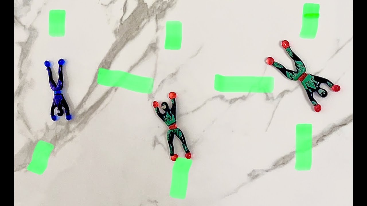 Brincamos com os super ninjas que grudam na parede! Super divertido!! Vídeo infantil