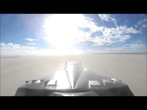 Video till Snurrar ett helt varv i över 380 km/h