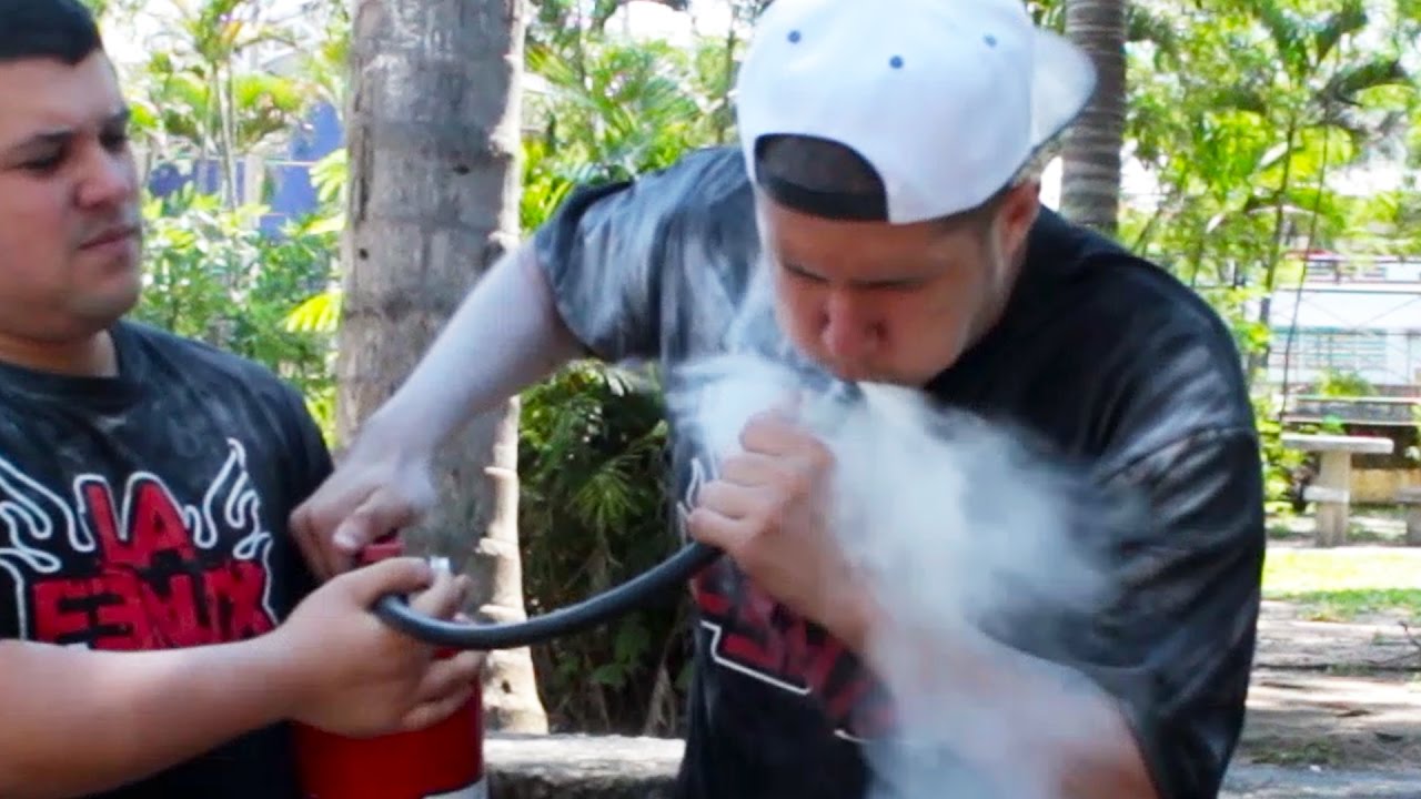 DESAFIO DO EXTINTOR NA BOCA | CTRL+C CTRL+V STEVE-O jackass 2