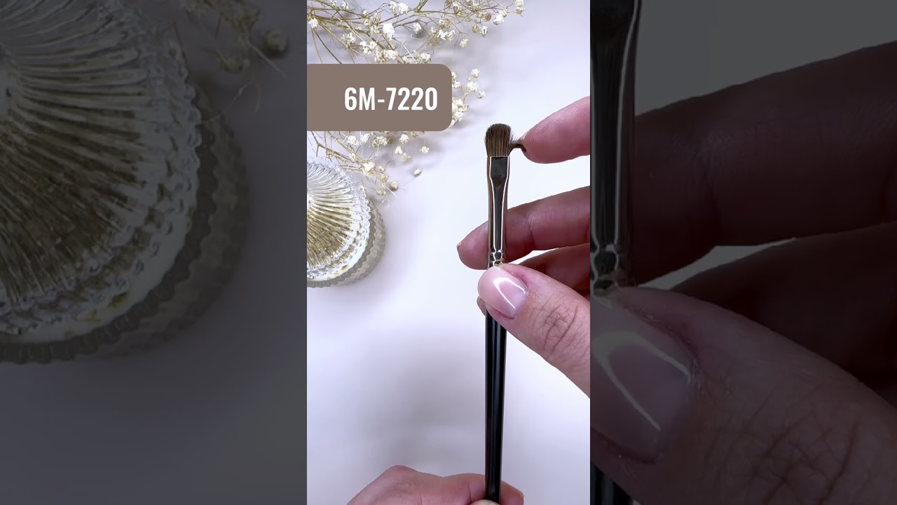 06М-7220 Кисть для теней из волоса пони 