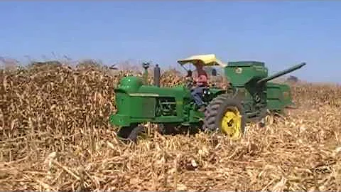 John Deere 42 Combine