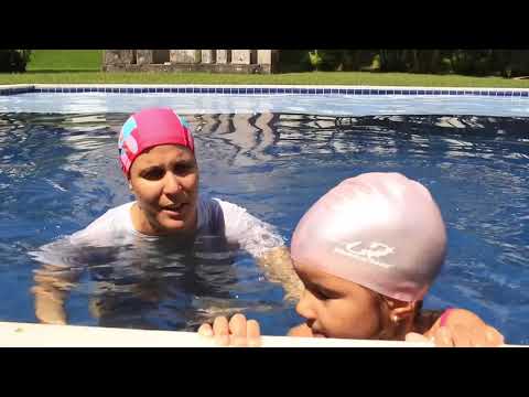 Vídeo: Como Ensinar Seu Filho A Nadar