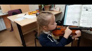 Первые уроки по скрипке Алисы