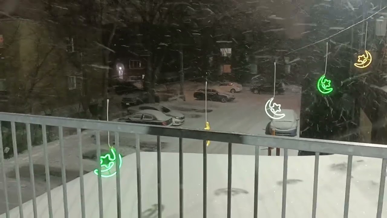 ماشاء الله الثلوج تتساقط بكثرة بكندا