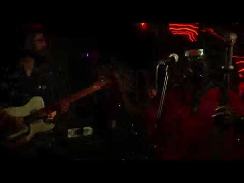 Lova Lova - Meme Wabene / Live @Accud Berlin 2019