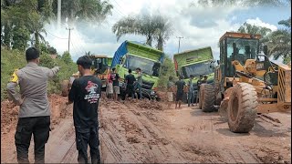 Строго охраняется властями! Два водителя грузовика застряли на несколько часов, перекрывая дорогу