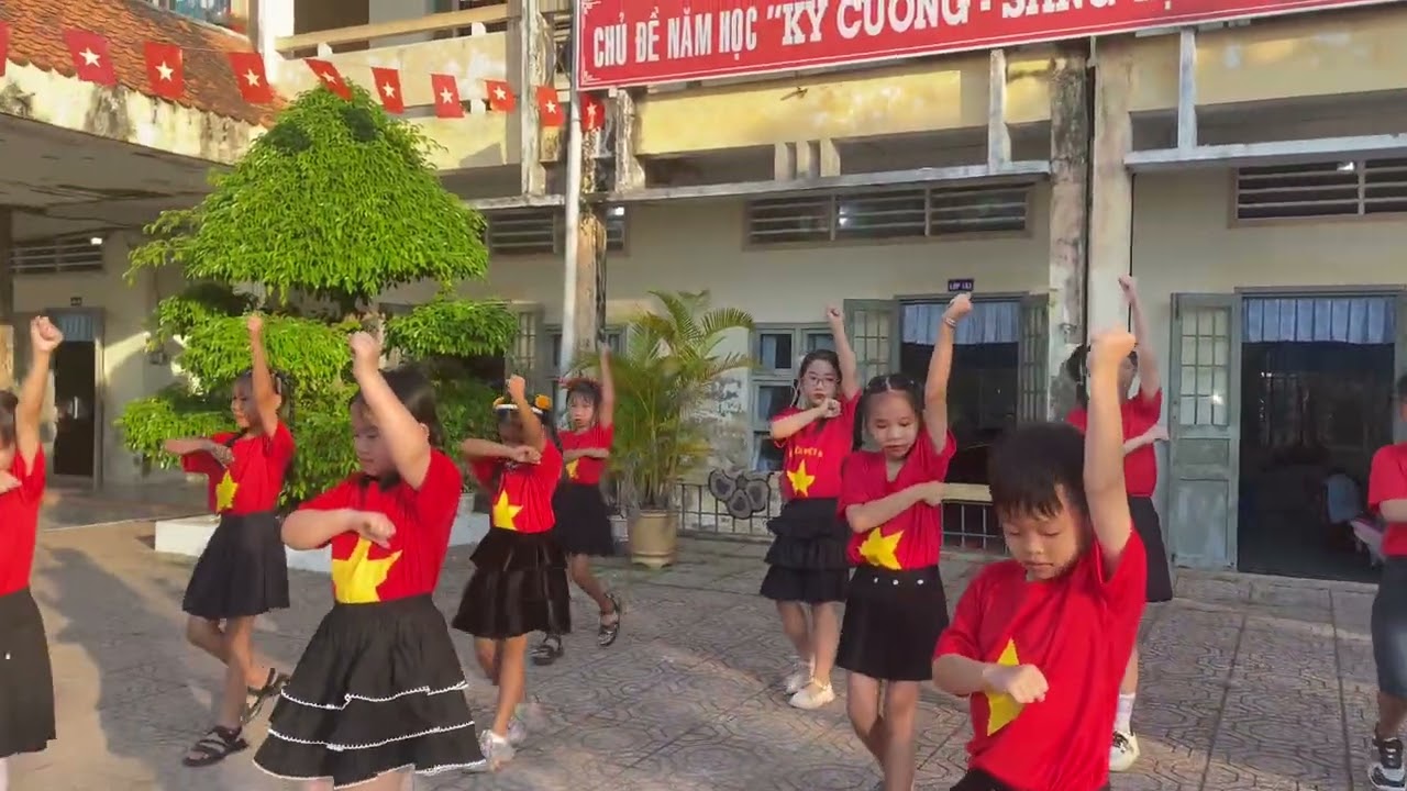 Mua Tuổi trẻ thế hệ bác hồ 