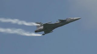 Royal Thai Air Force’s Saab JAS-39 Gripen C Rips Through the Skies Over Singapore - AIN