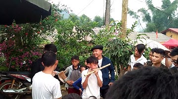 Cậu bé thổi sáo cực hay luôn tại chợ tình khâu vai  25/3/2019  âm lịch