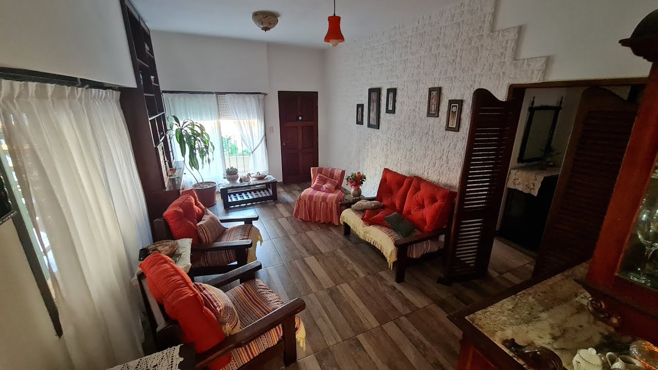 hermosa casa multifamiliar en Venta, PB de 3 dorm y PA de 2 dormitorios