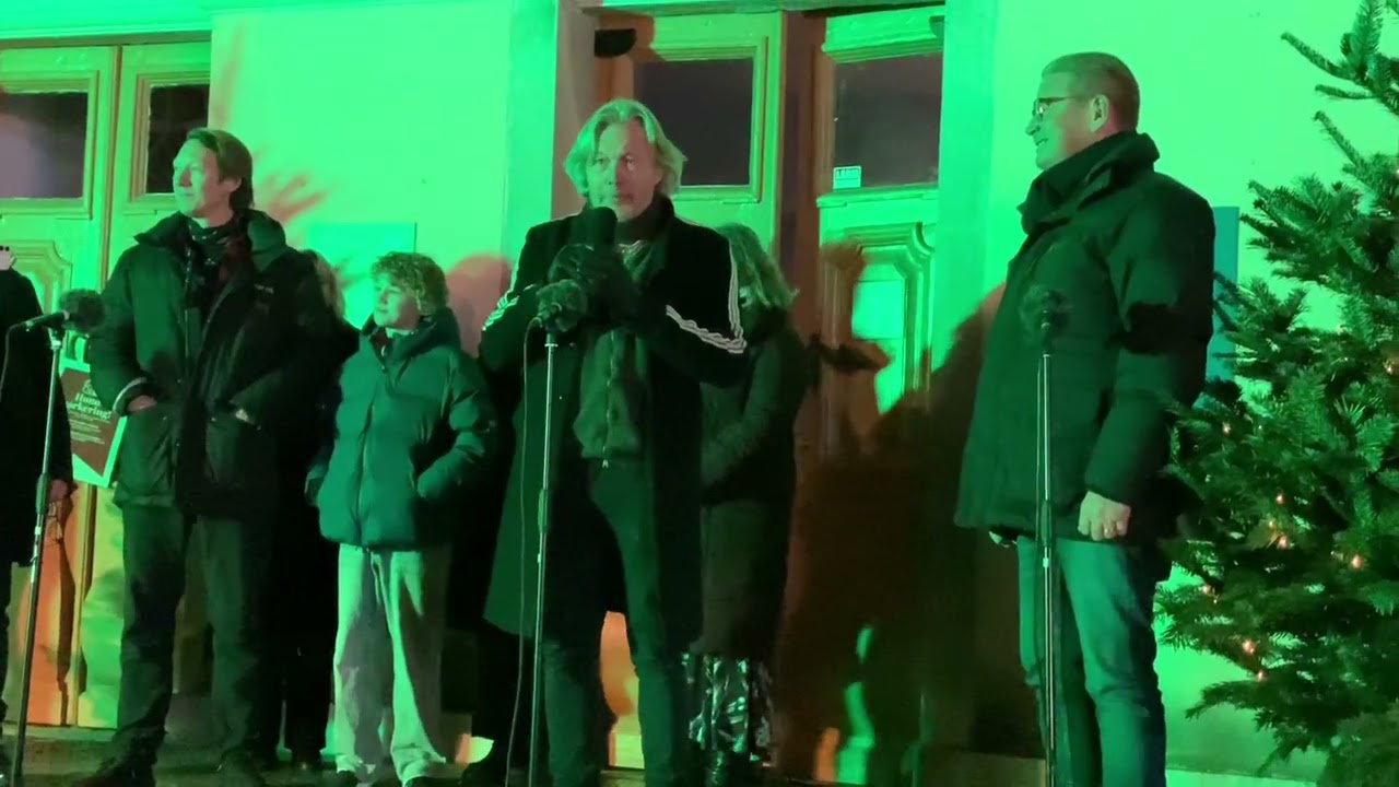 Calle Åstrand och Gusten Wickberg talar på Kråksjö Torg (Stora torget i Västervik)