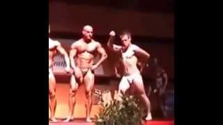 ПРИКОЛ ДРЫЩ ГОНИТ С КУЛЬТУРИСТОВ FUN NEDOKACHANY bodybuilder drives(ПРИКОЛ НЕДОКАЧАНЫЙ КУЛЬТУРИСТ ГОНИТ FUN NEDOKACHANY bodybuilder drives ПОДБОРКА ПРИКОЛОВ 2015. Смешные видео приколы и ..., 2015-08-25T12:43:38.000Z)