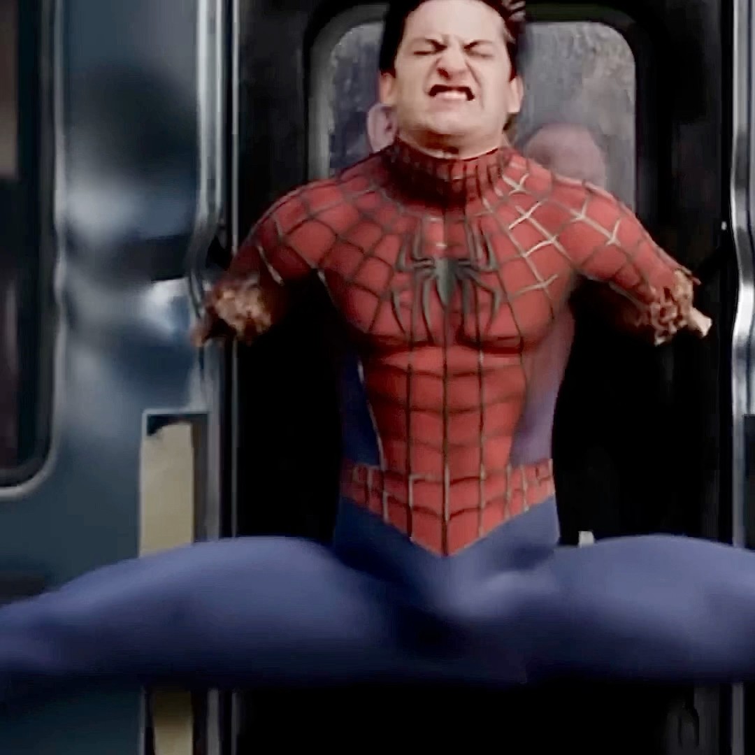 O HOMEM-ARANHA NÃO CONSEGUIU PARAR O TREM #shorts #spiderman #memes #humor