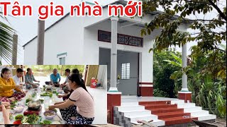 Go to my younger brother's house to celebrate the housewarming party.