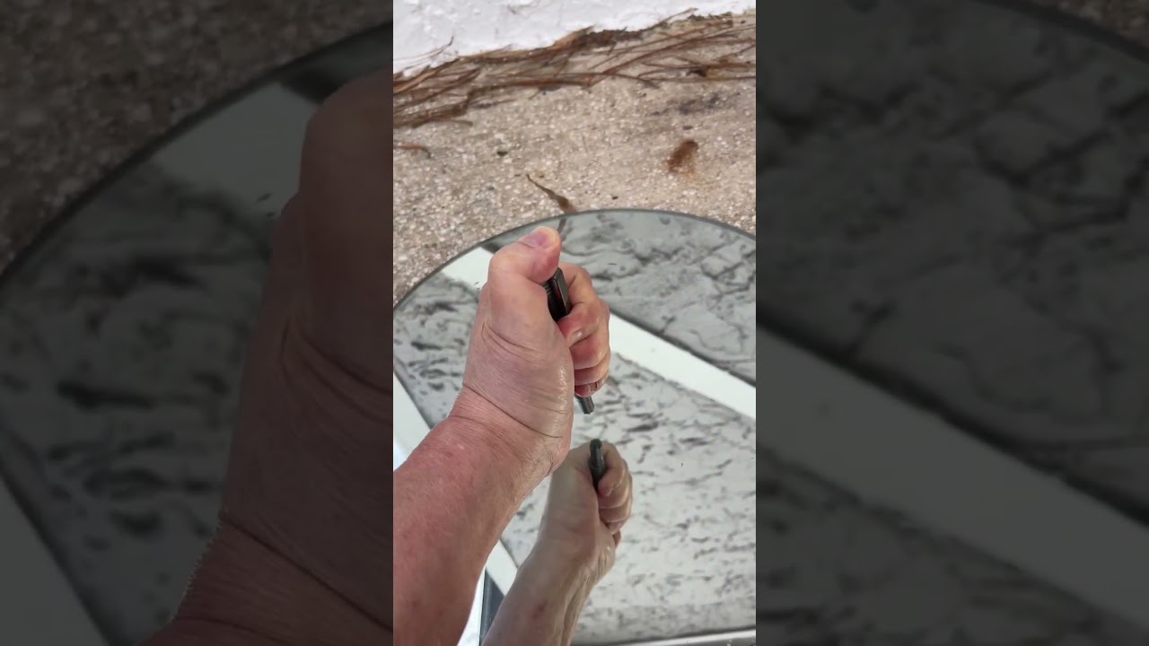 Glass Break Tactical Pen