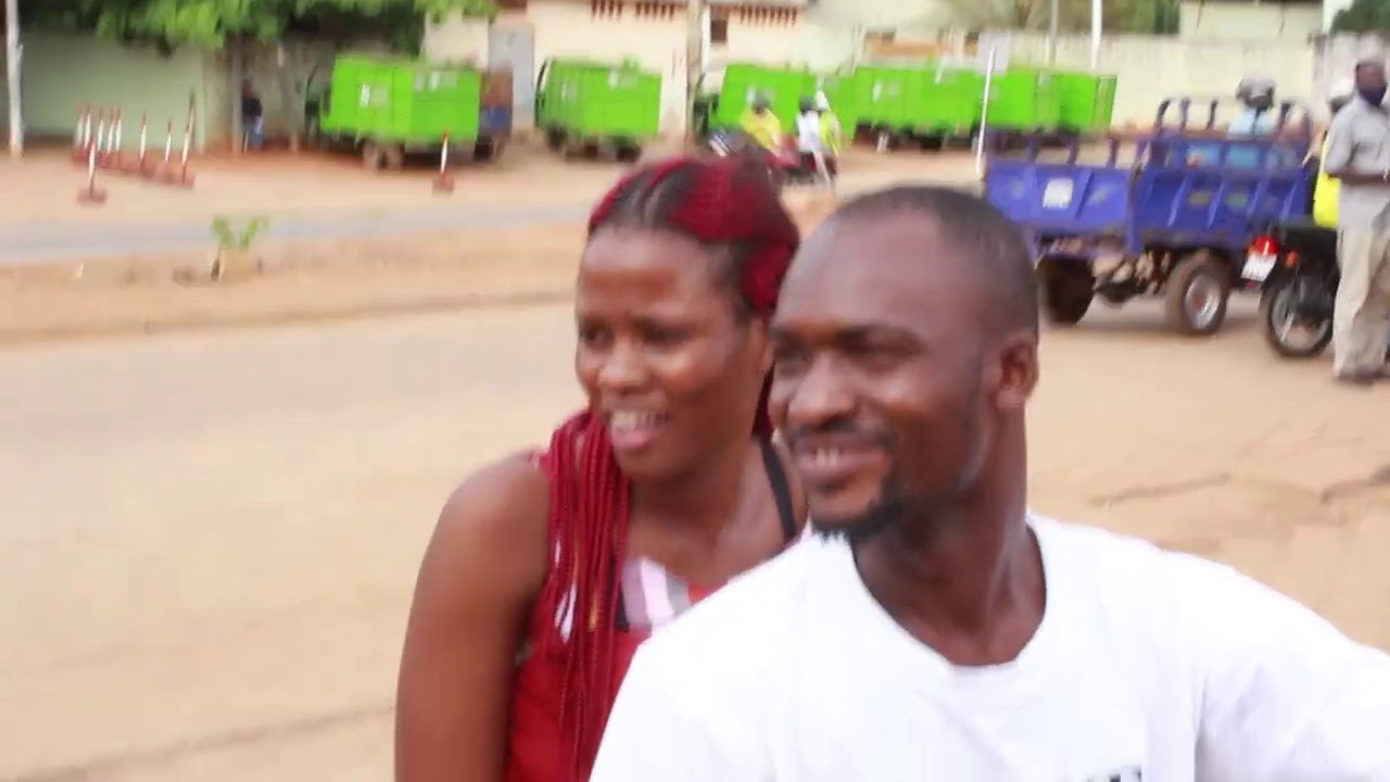 Quelqu’un laisse quelqu’un prend