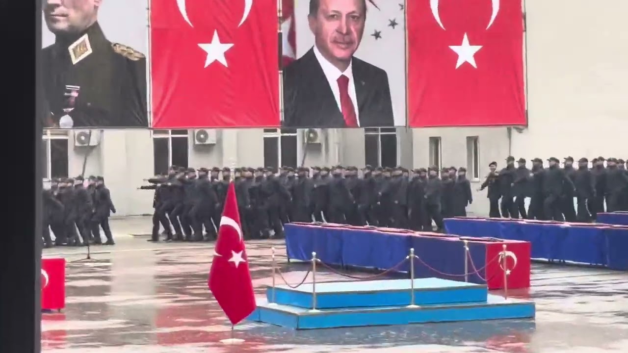 Çanakkale/Ezine 2005/4 Askerlerin Tören Alanına Girişi