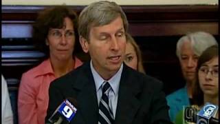 Students, Parents Join Lynch In Anti-Bullying Law Signing