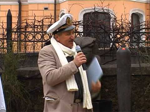 Видеоролик: Памятник Ильфу и Петрову «12-й стул»