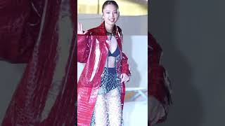 We  ̶t̶h̶i̶n̶k̶ know we really like JENNIE at Paris Fashion Week. ❤️