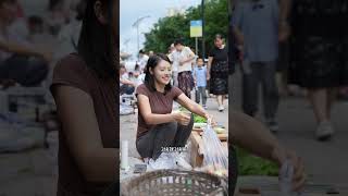 摆摊卖桃子，没想到生意那么火爆#记录真实生活 #我的乡村生活 #新农人计划2025 #摆摊 #桃子