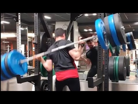 Почему нельзя приседать без страховочных ограничителей, напарника и замков #shorts