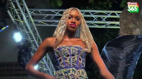 MODELING FOR RUNWAY INTERNATIONAL 