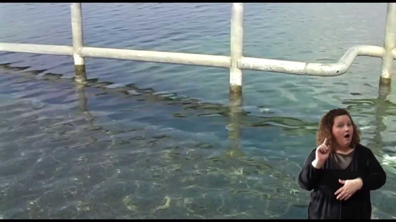 Der barrierefreie Badesteg am Cospudener See. Film in Gebärdensprache.