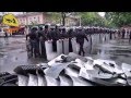 Одесские милиционеры бросили щиты и отказались защищать здание УВД.