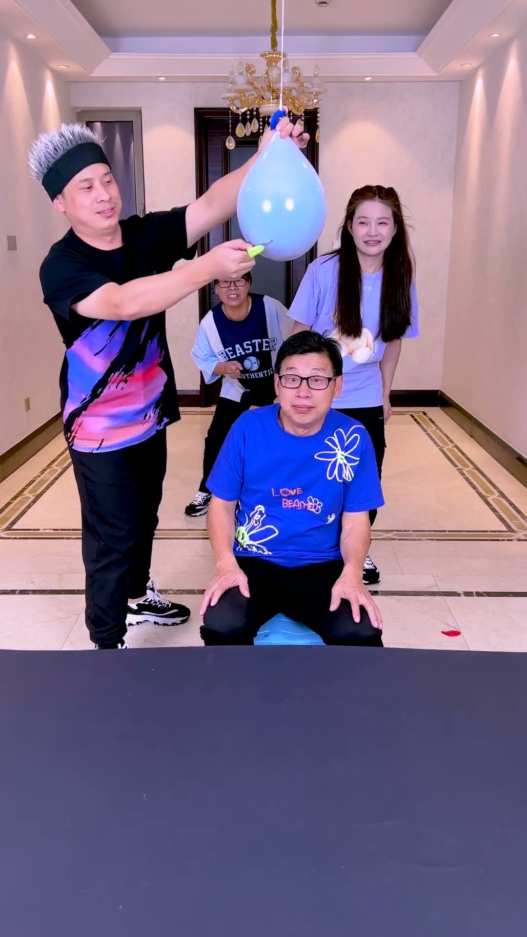 Super Thrilling Balloon Cutting Challenge!#Funnyfamily#Partygames#Shorts#Challenge