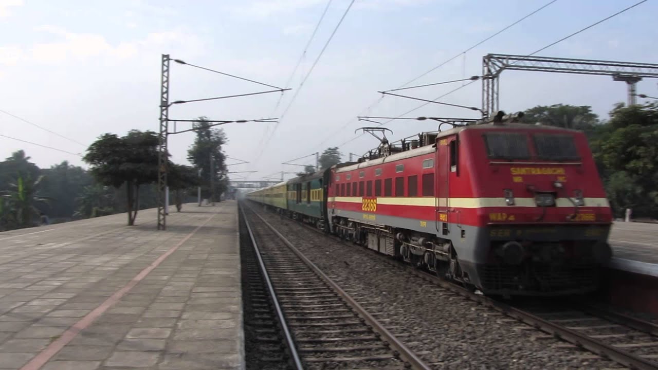 "Duronto Shatabdi"Express charges at around 110 kph with honking SRC WAP4