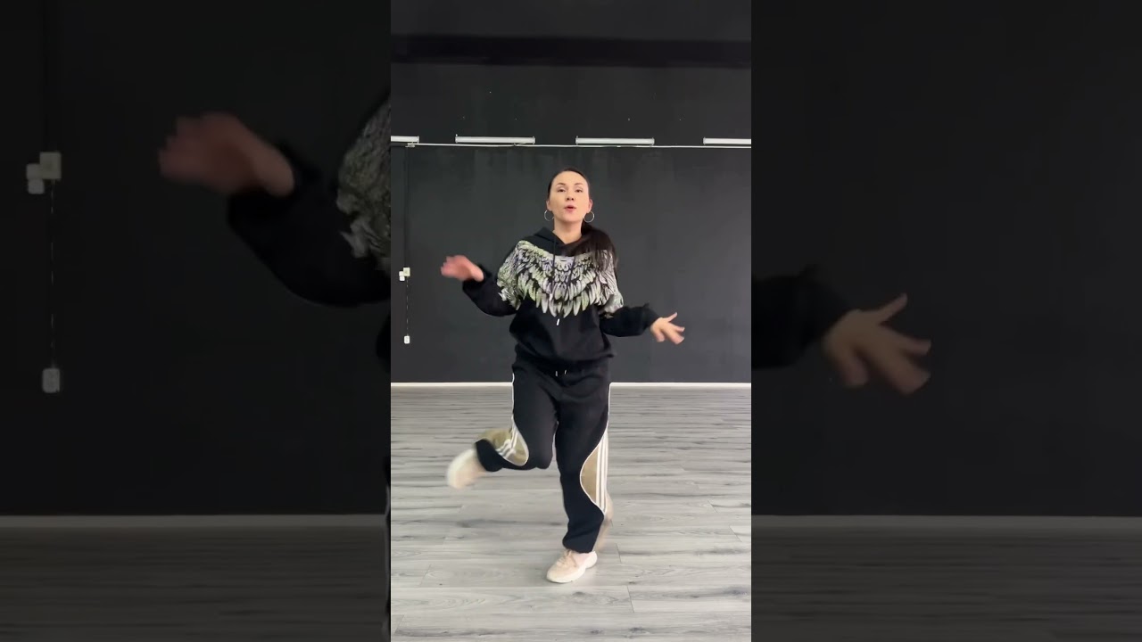 Как танцевать в клубе? Можно так, если получится 😁Мой ТГ: boloban_elena