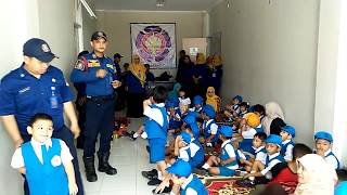 SEMANGATNYA ANAK ANAK TK NYANYI LAGU MINGGIR DONG ...MINGGIR DONG ALA DAMKAR